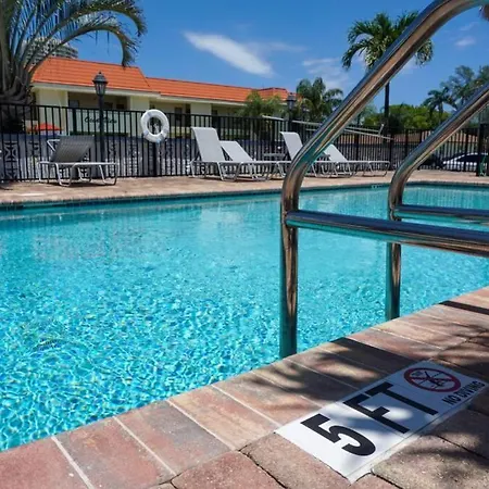 Serenity At Seascape: Steps To The Beach & Shops Palm Beach Shores Exterior photo