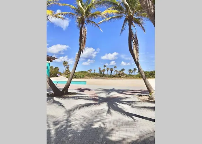 Serenity At Seascape: Steps To The Beach & Shops