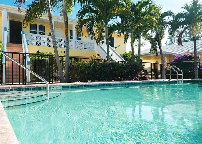 Serenity At Seascape: Steps To The Beach & Shops