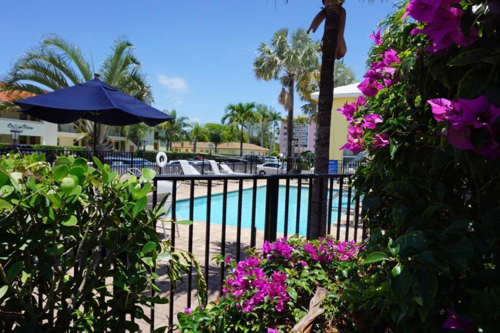 Serenity At Seascape: Steps To The & Shops Apartment